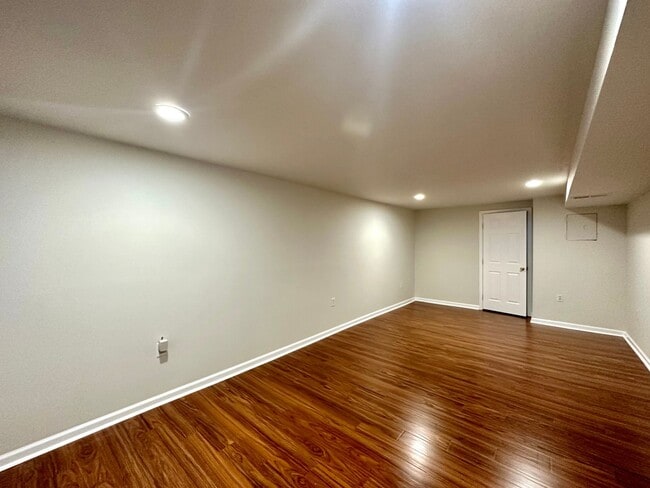 Building Photo - Charming 3 Bedroom/2.5 Bathroom Townhome in Hampden!
