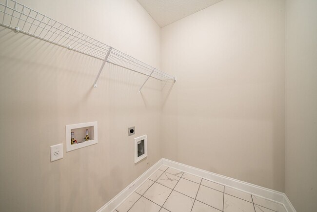 Building Photo - 4BR/2BA Home on 3.2 acres in Harris County!!