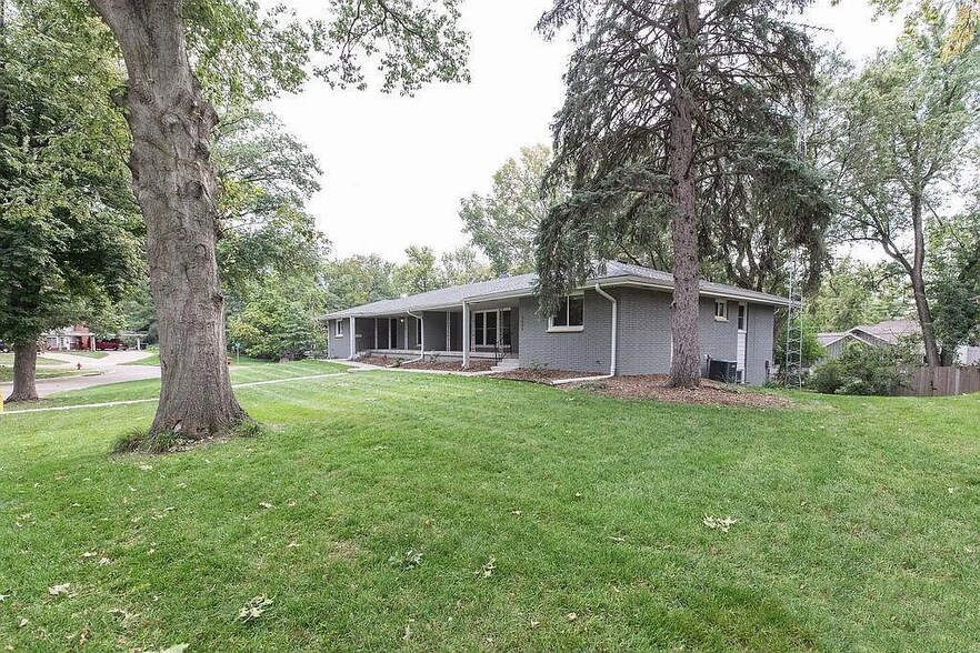 Building Photo - 2535 Saint Thomas Dr