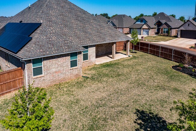 Building Photo - Stunning Corner Lot