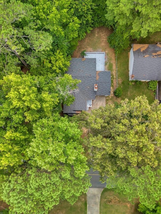 Building Photo - Lake Living