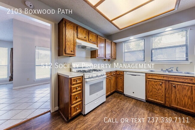 Building Photo - 2103 Boxwood Path