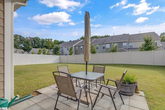 Building Photo - 3 Bedrooms 2 Bathrooms