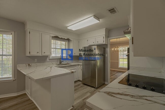Building Photo - Charming 4-Bed, 2.5-Bath Home in the Heart...
