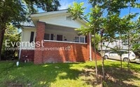 Building Photo - 3 Bed/2 Bath Home with Fenced Yard / Available Now!