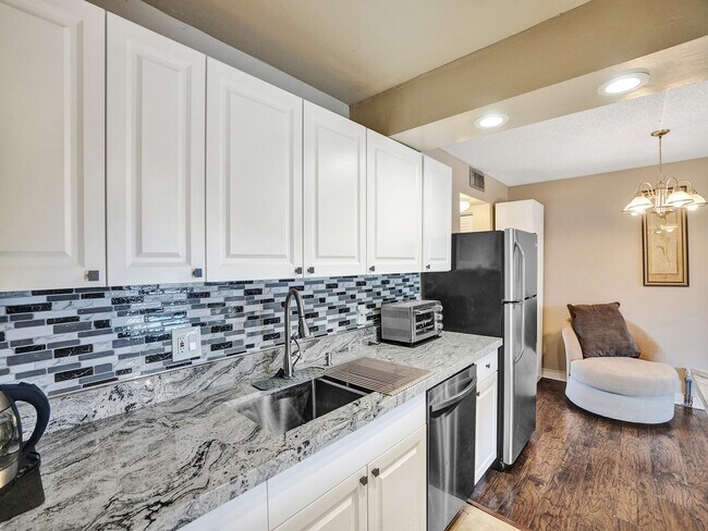 Building Photo - 3014 Cornwall A