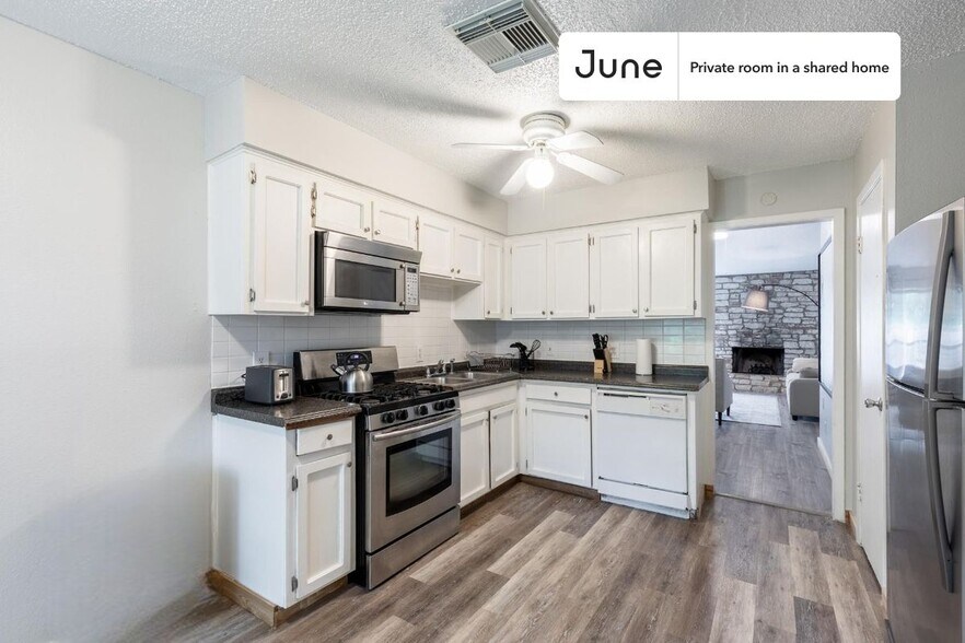 Primary Photo - Room in Shared 3 bed/1.5 bath home