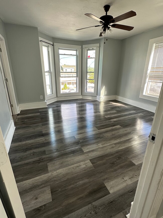 Building Photo - 66 Pecker St