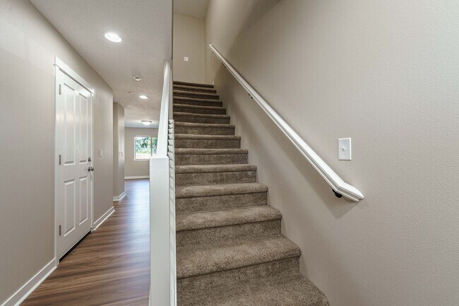 Building Photo - ASK ABOUT AUGUST MOVE IN SPECIAL 3 Bedroom...