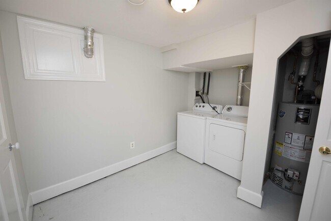 Building Photo - 202 11th St NE