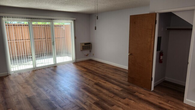 Building Photo - 1001 Murrieta Blvd