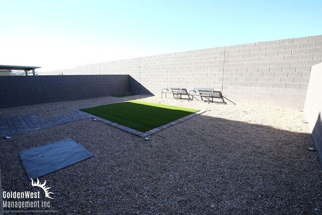 Building Photo - Newly Built 3Bdm 2.5Ba Home with Private Backyard in Prime Location.