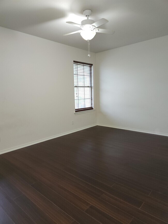 Building Photo - 1701 Port Lavaca St