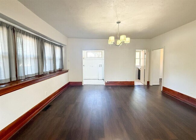 Building Photo - 1741 W Park Pl