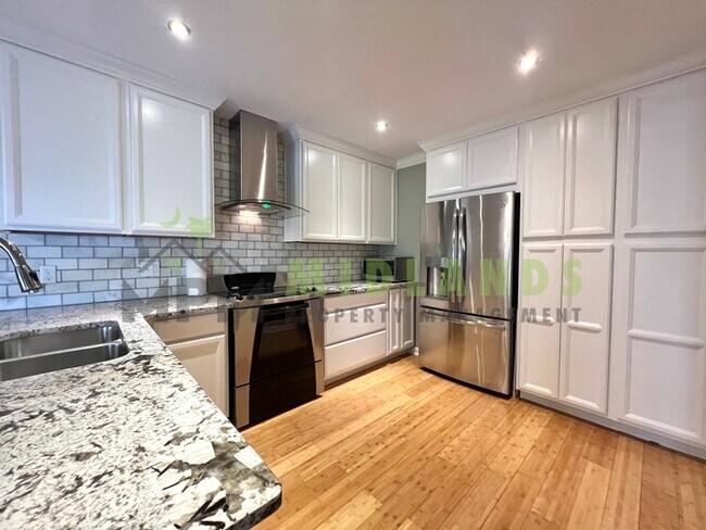 Building Photo - 201 Mariners Row