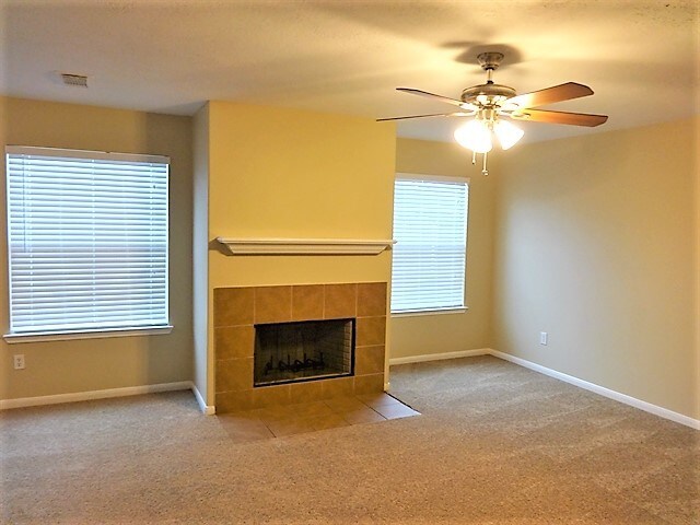 Building Photo - 9031 Ferndale View Dr