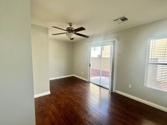 Building Photo - **$800 OFF MOVE IN BY 11/14/25**Spacious T...