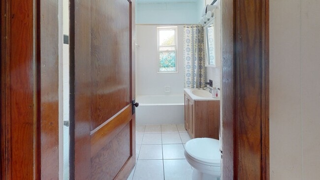 Building Photo - 48 Oak St