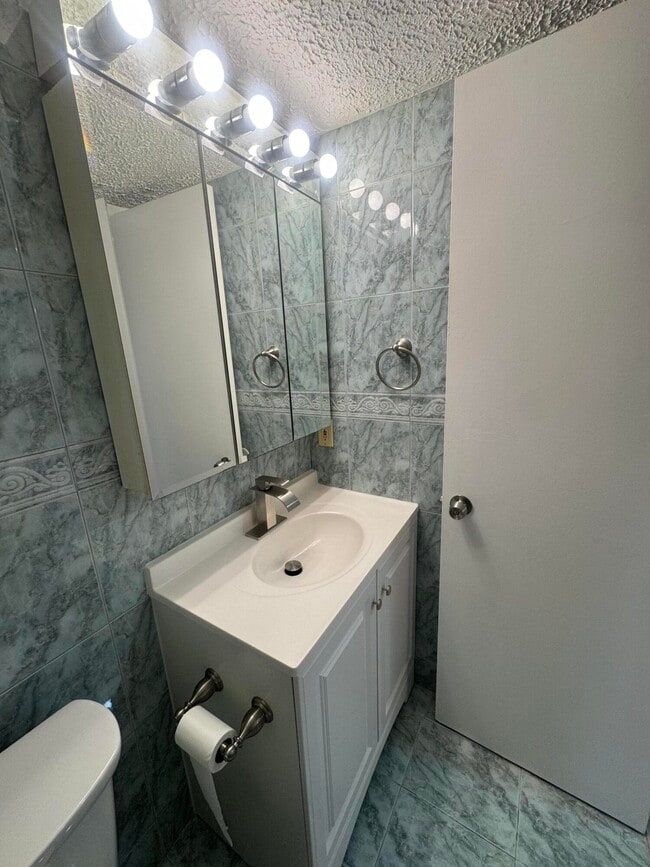 Building Photo - 346 Windsor O