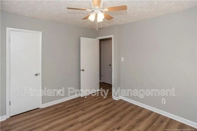Building Photo - 2012 Lakemeadow Dr