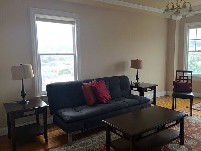 Building Photo - "Charming 1-Bedroom Oasis in Prime San Francisco Location!"