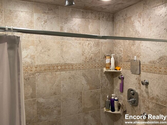 Building Photo - 1089 Beacon St