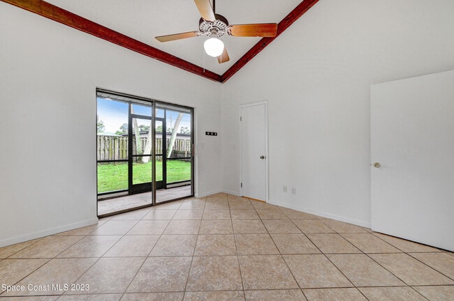 Building Photo - 1725 Stewart Pl