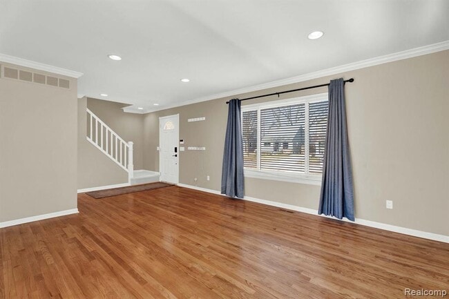 Building Photo - 1560 E Lincoln St