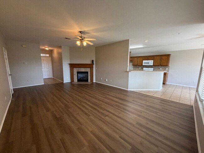Building Photo - 411 S Pointe Ln