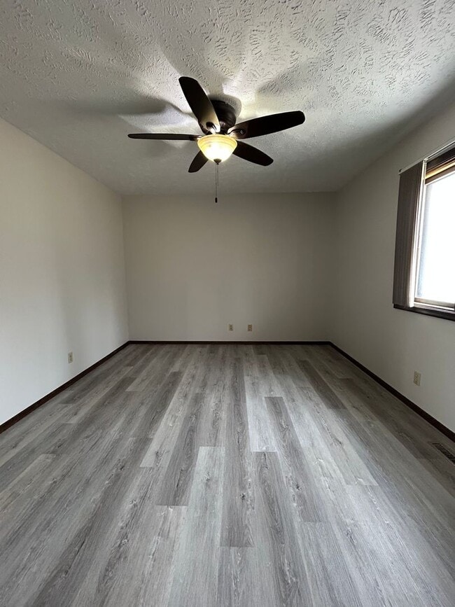 Building Photo - Spacious 3-Bedroom, 1-Bath Home with Garage & Basement in La Vista