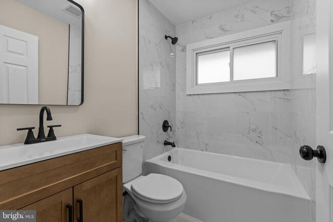 Building Photo - 64 Vividleaf Ln