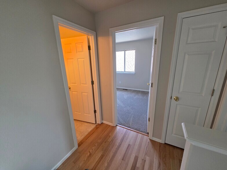 Upstairs Landing looking at bath and 3rd Bedroom - 3918 Leah Hts