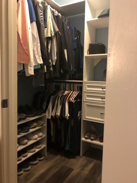 Master closet - 2809 Via Clarez
