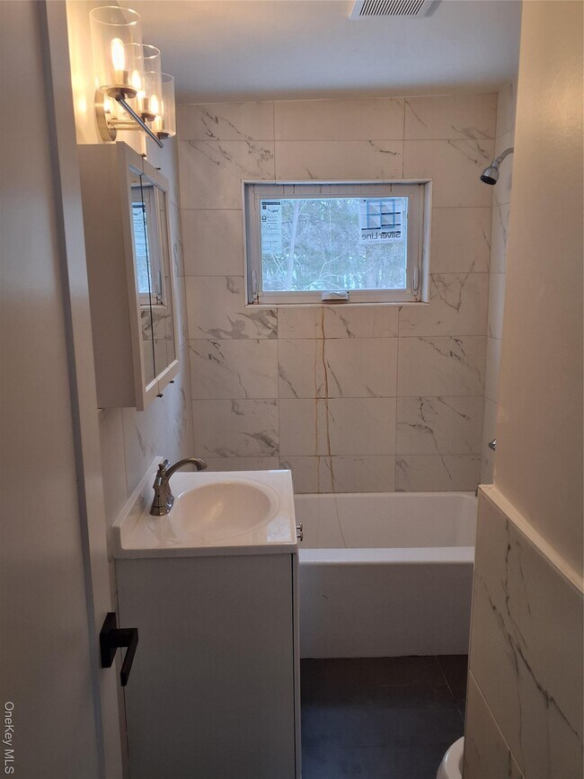 Building Photo - 37 Center Hill Rd