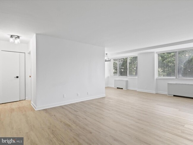 Building Photo - 301 N Beauregard St
