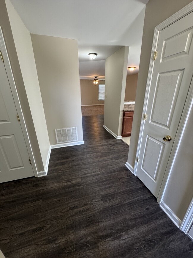 Building Photo - 708 Chatham Ct