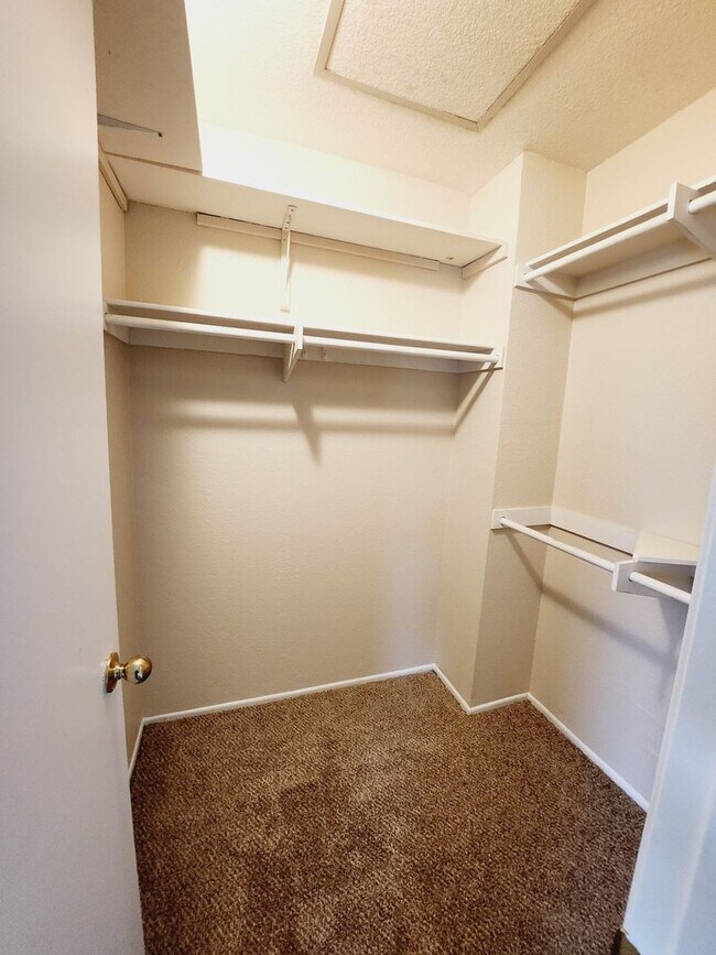 Building Photo - Beautiful remodeled 3 bedroom, 2.5 bath town home in Triana Scripps Ranch