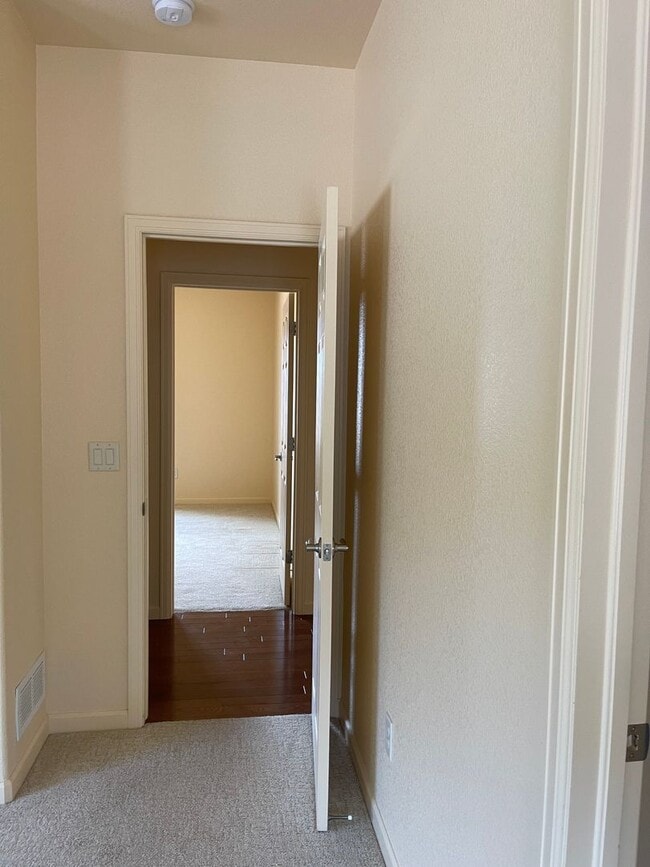 Building Photo - 422 Storm Ridge Dr