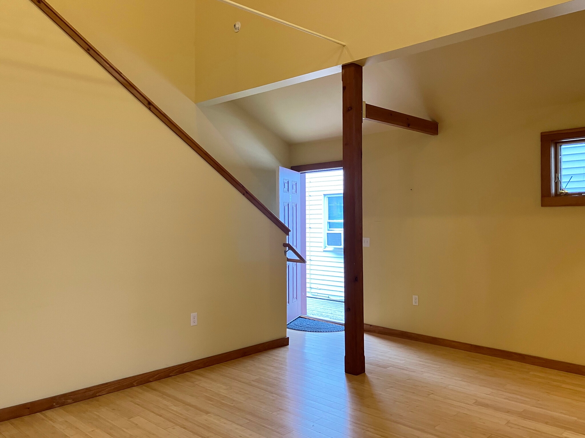 Living Room & Front Door - 36 School St