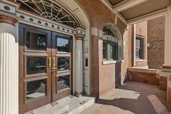 Building Photo - 444 E 48th St