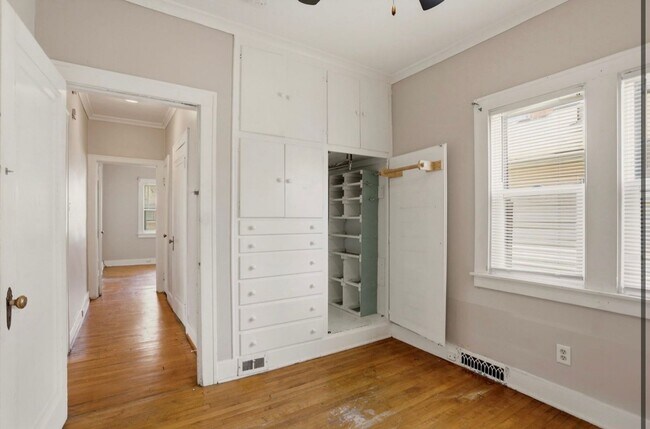 Building Photo - 916 S Webster St