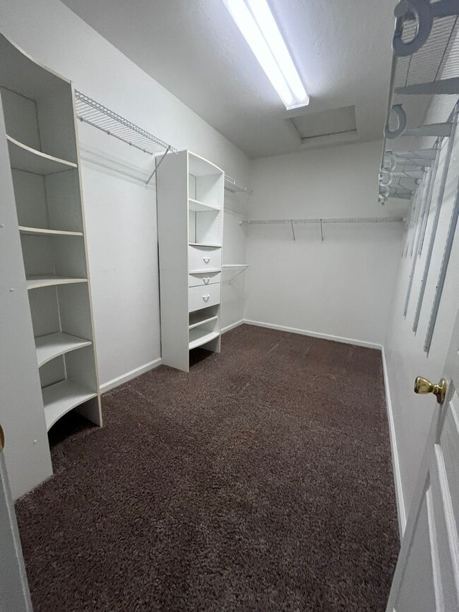 Building Photo - 1762 Champagne St