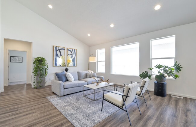 Building Photo - 5 bedroom 3.5 bathroom home in Lehi.