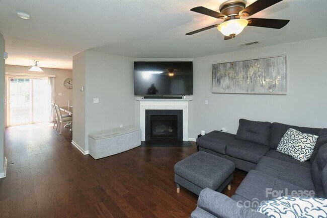 Building Photo - 3130 Osceola Lane