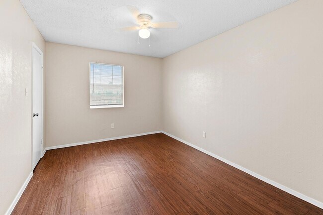 Building Photo - 8412 Garcreek Cir