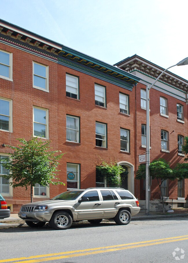Primary Photo - 2204 E Pratt St