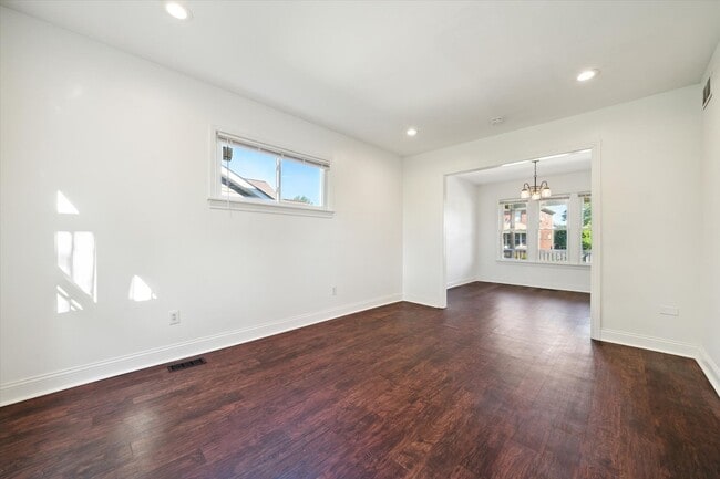 Building Photo - $1,675 - Spacious 3 Bedroom in North End