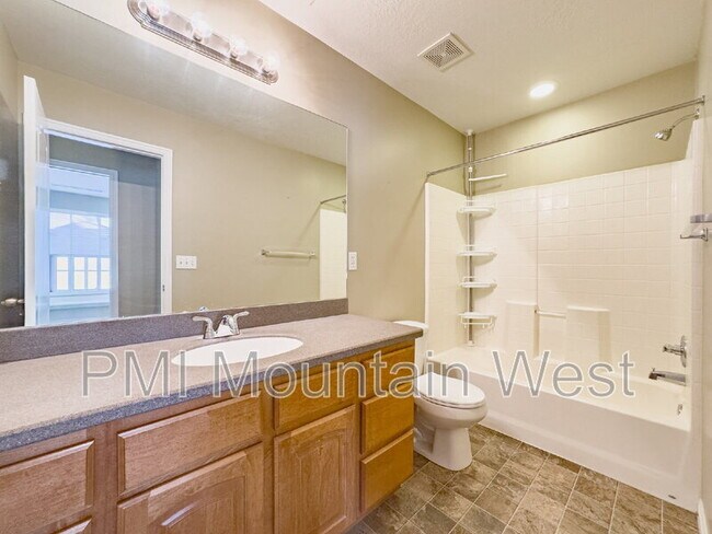 Building Photo - 948 Chelsea Ln