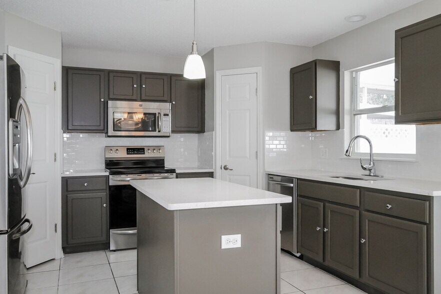 Building Photo - 24801 Mary Beth Ct