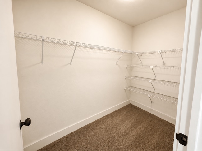 Building Photo - 921 Tennis Way